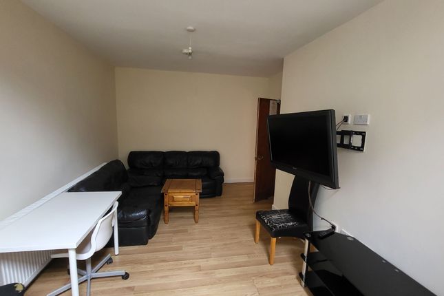 36 Lees Hall Crescent, Manchester photo 4
