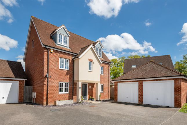Thumbnail Detached house for sale in Williamson Road, Horley