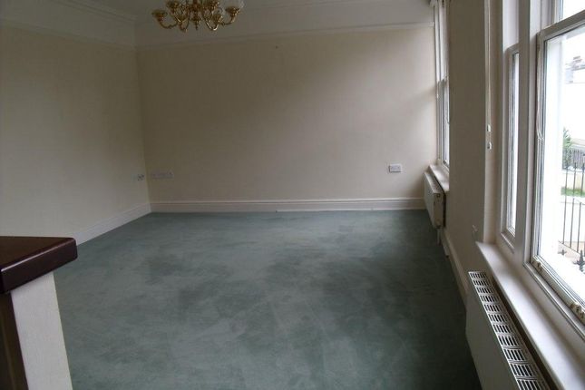Flat 3-53/55 Derby square photo 2