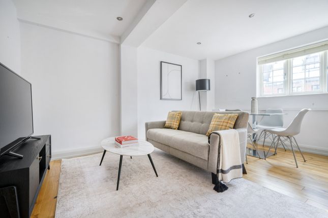 Flat to rent in Soho, London