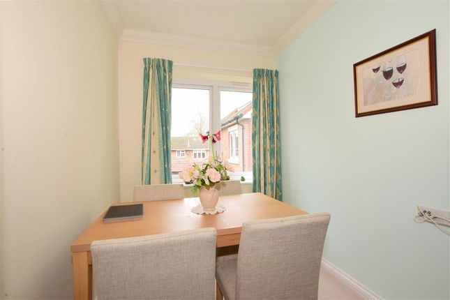 Flat for sale in London Road, Waterlooville, Hampshire