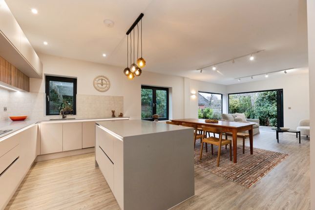 3, Chartland Close, Great Bookham photo 2