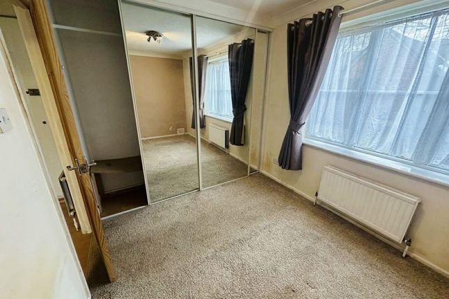 10, ST THOMAS COURT, THATCHAM photo 5