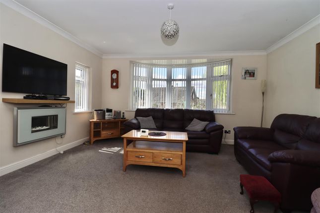 10, St. Helens Drive, Brough photo 2