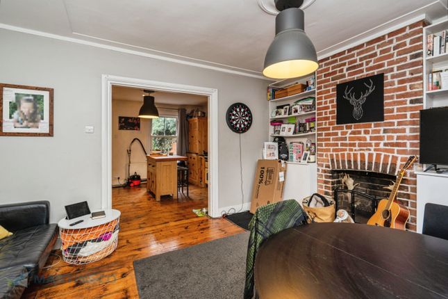 6, Lavender Road, Woking photo 3