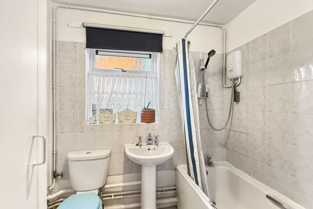 5, Wilkin Court, Colchester photo 5
