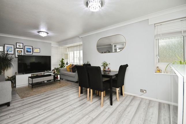 Flat 6, Forres House, Cameron Close, Brentwood photo 3