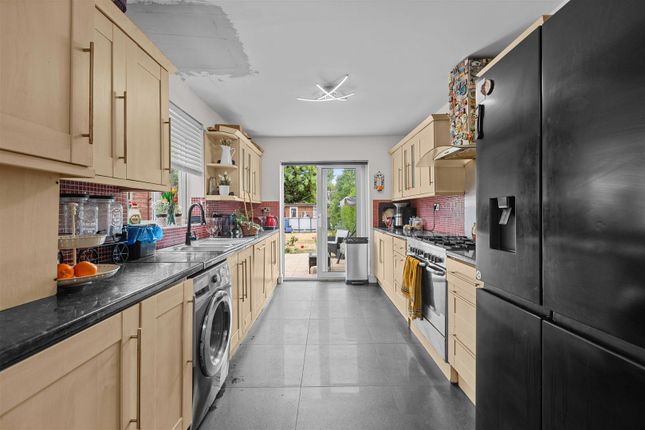 16, Elmhurst Road, Slough photo 4