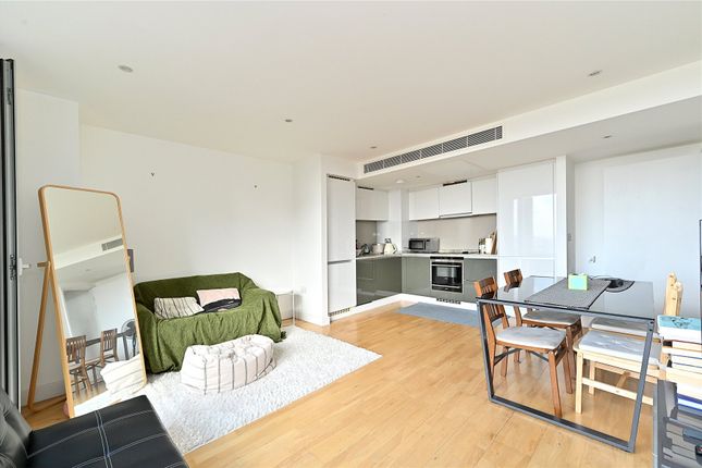 Flat 23-08, Landmark West Tower, 22, Marsh Wall, London photo 4