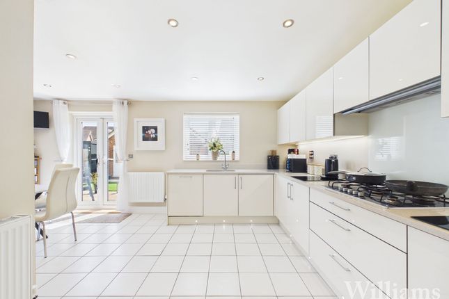 5 Jupiter Close, Aylesbury photo 3