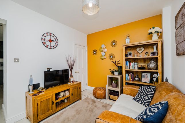 13, Harbour Road, Barry photo 4
