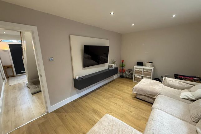 21, Beauty Bank Crescent, Stourbridge photo 4