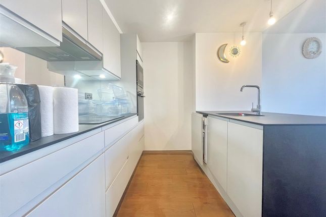 Flat 23 Kirk House, 97 High Street, Yiewsley photo 3