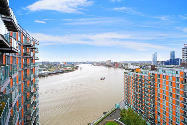Thumbnail Flat to rent in New Providence Wharf, 1 Fairmont Avenue