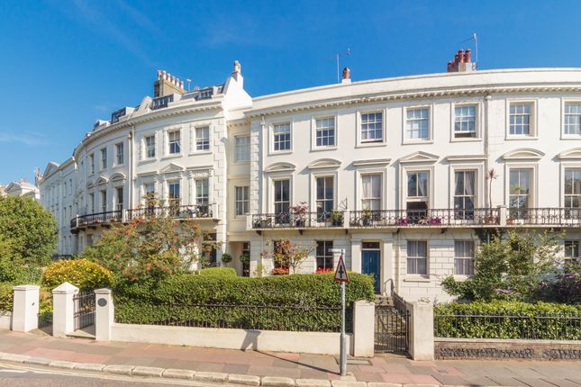 Flat to rent in Montpelier Crescent, Brighton