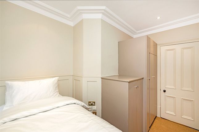 Flat for sale in Park Mansions, 141-149 Knightsbridge, London