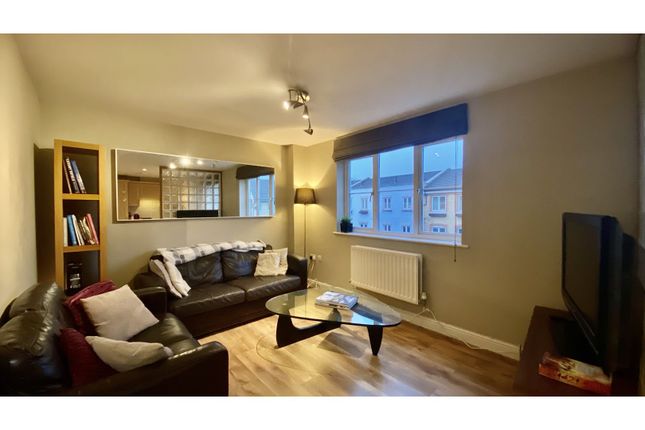 2-bed flat on Flat 5, 106 Chandler Way, London, £359,000