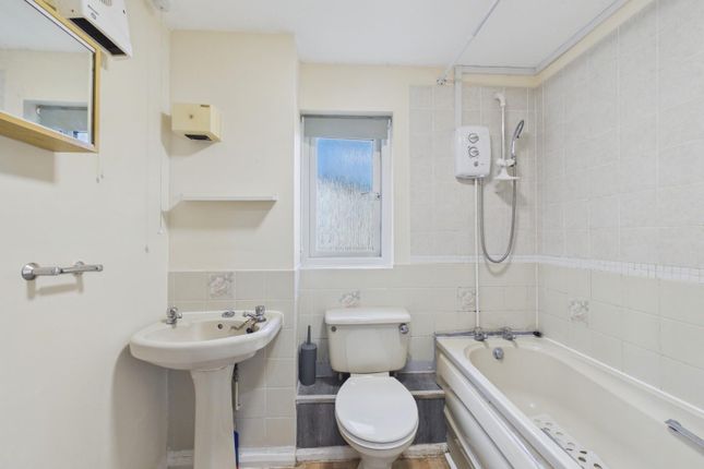 54, Longacre Road, Ashford photo 3