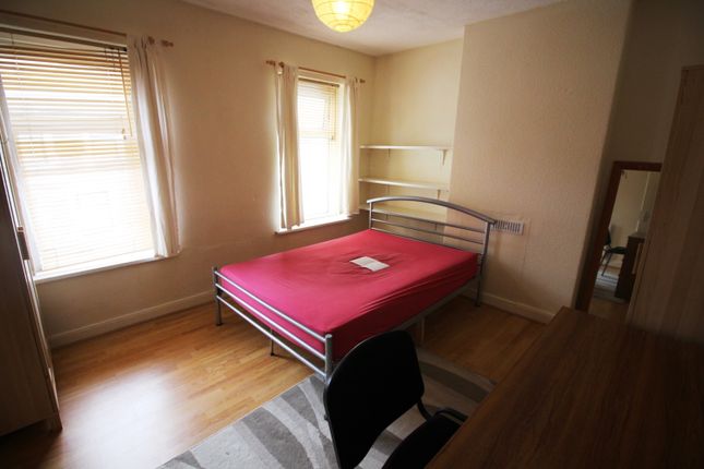 38, Treharris Street, Cardiff photo 4