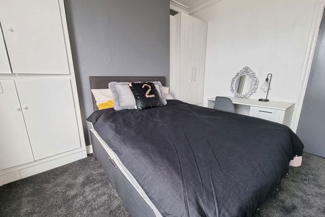 Royal Park Avenue, Leeds photo 2
