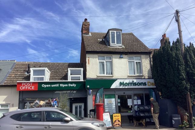 2-bed flat on Flat at 208, High Road, Felixstowe, £82,000