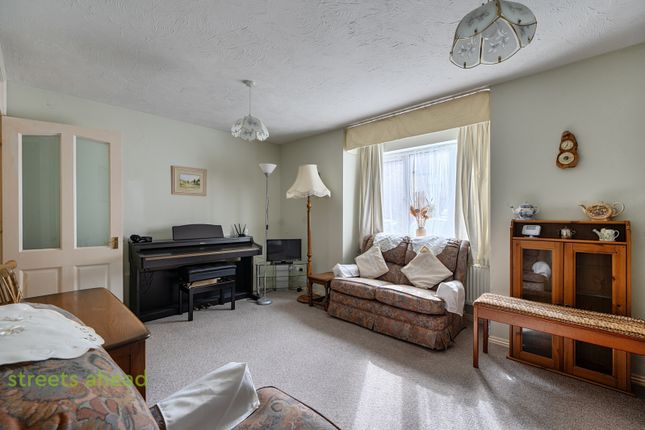 129, Franklin Way, Croydon photo 4