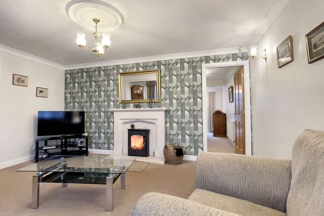 32 Oakham Drive, Coalville photo 2