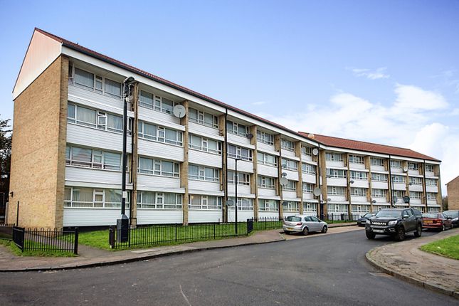 Thumbnail Flat for sale in Bouvier Road, Enfield