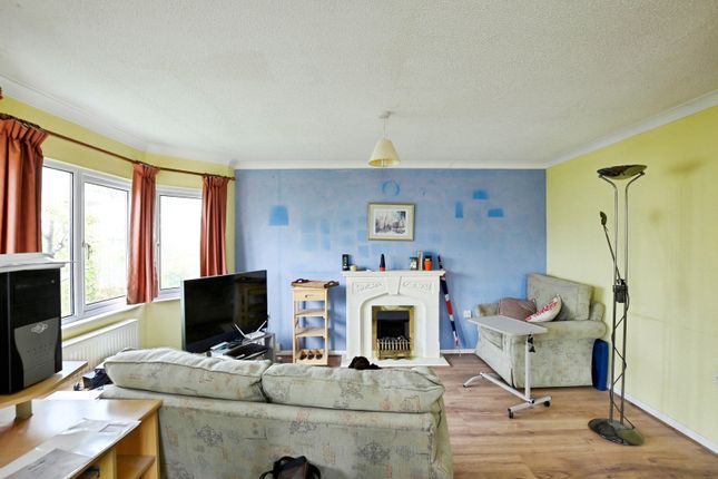 11 Poplar Walk,, Broadway Park, Petersfield photo 2