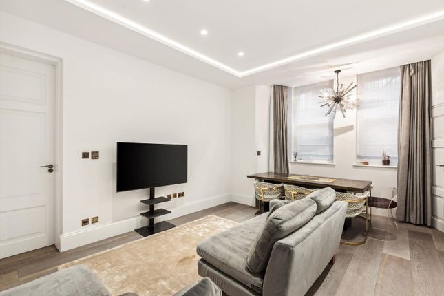 Flat to rent in Palace Court, London