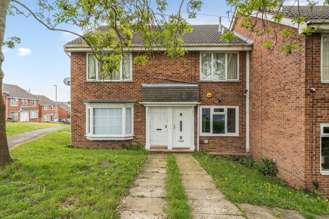 1-bed flat on 41, Woodhall Drive, Leeds, £70,000