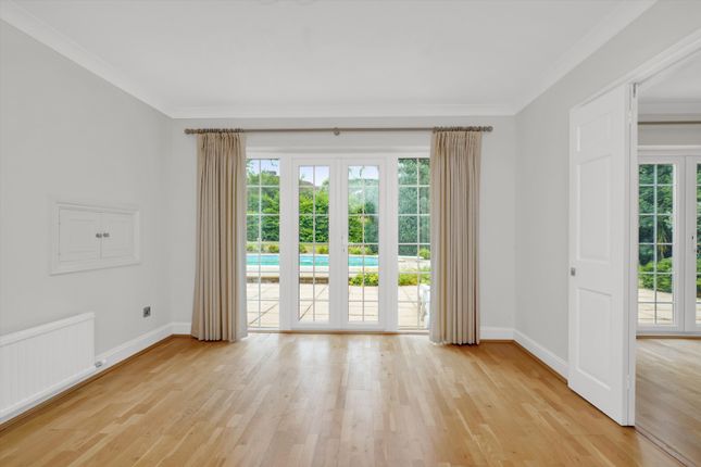 Woodstock, West Byfleet photo 4