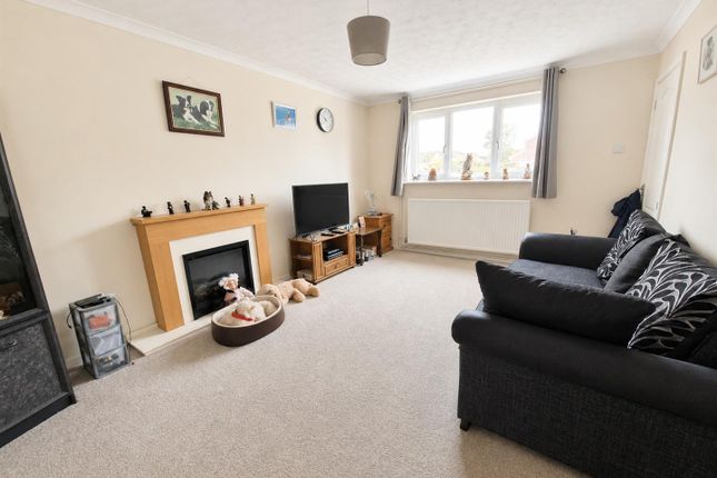 6, Ellison Close, Wellingborough photo 2