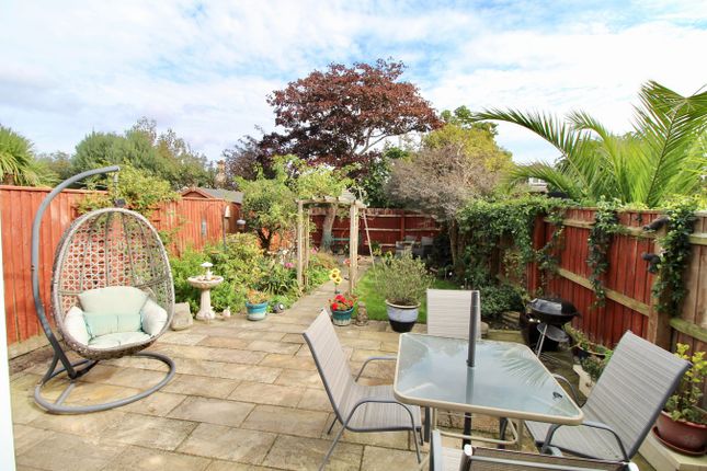 14, Knighton Park, Barton on Sea photo 4