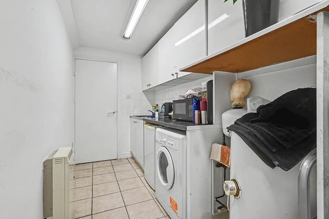 64, Cricklewood Broadway, London photo 4
