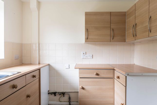 18b The Peak, Swindon photo 4