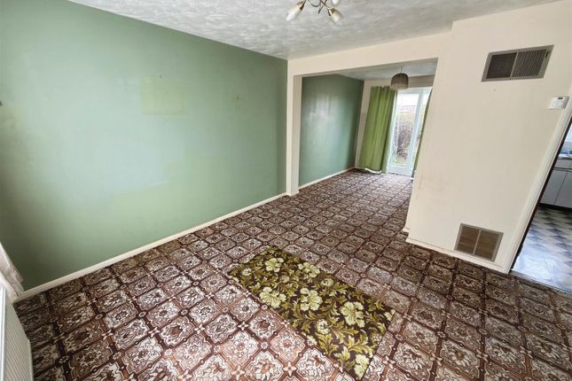 14, Brendon Close, Lowestoft photo 3