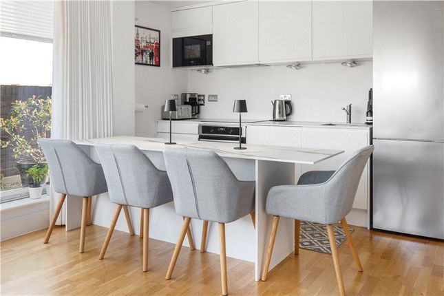 Flat 9, 186, Warham Street, London photo 4