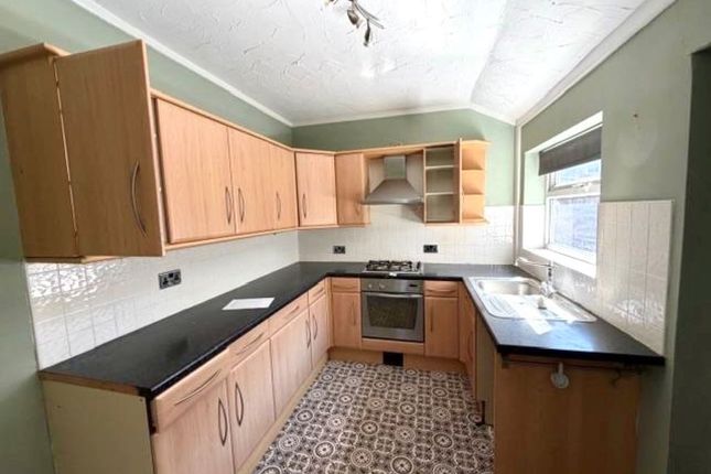 25, Cross Park Avenue, Castleford photo 4