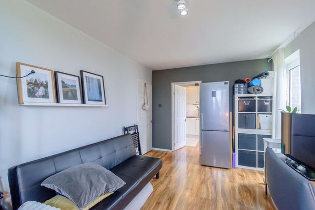 Flat for sale in Bromholm Road, London