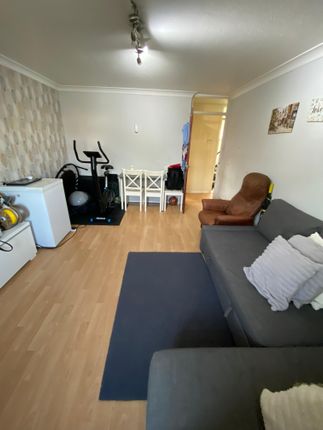 4, Longford Court, West Ewell photo 2