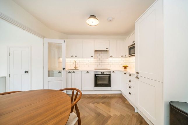 18, Brunner Road, London photo 3
