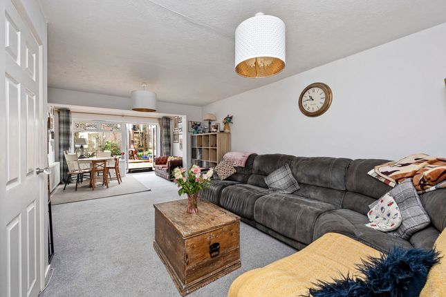 6 Cootham Green, Pulborough photo 2