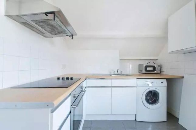 Third Floor Flat 38, Peckham High Street, London photo 2