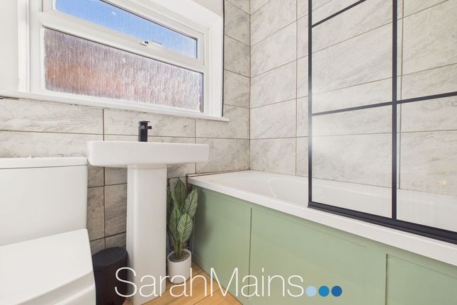 26 Rayleigh Grove, Gateshead photo 4