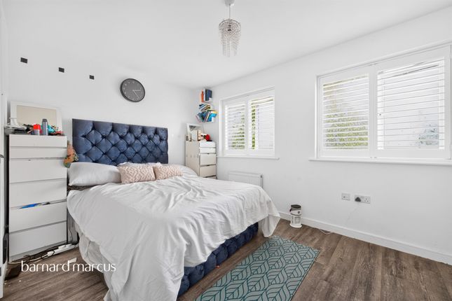 9, Scotts Farm Road, Epsom photo 4