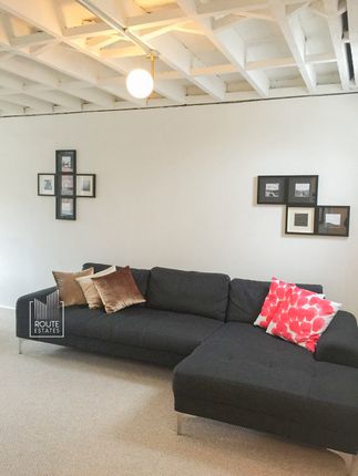 20 Lockhart Close, MacKenzie Road, London photo 2
