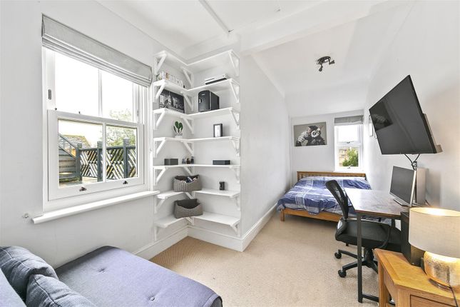 Terraced house for sale in French Street, Sunbury-On-Thames