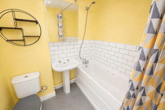 16, Gainsborough Court, Corby photo 5