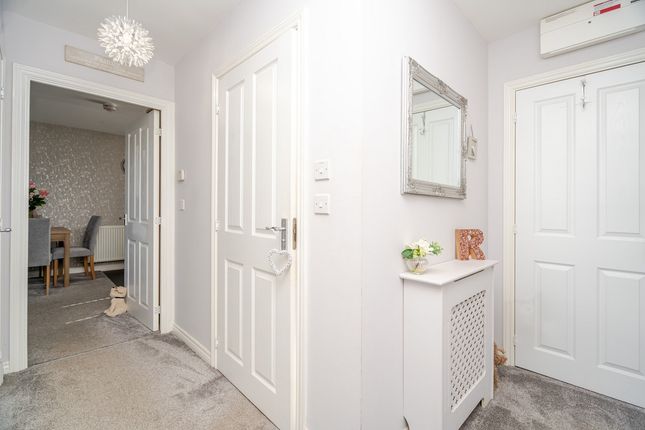 Flat Flat 5, 33, Honduras Gardens, Milton Keynes photo 4